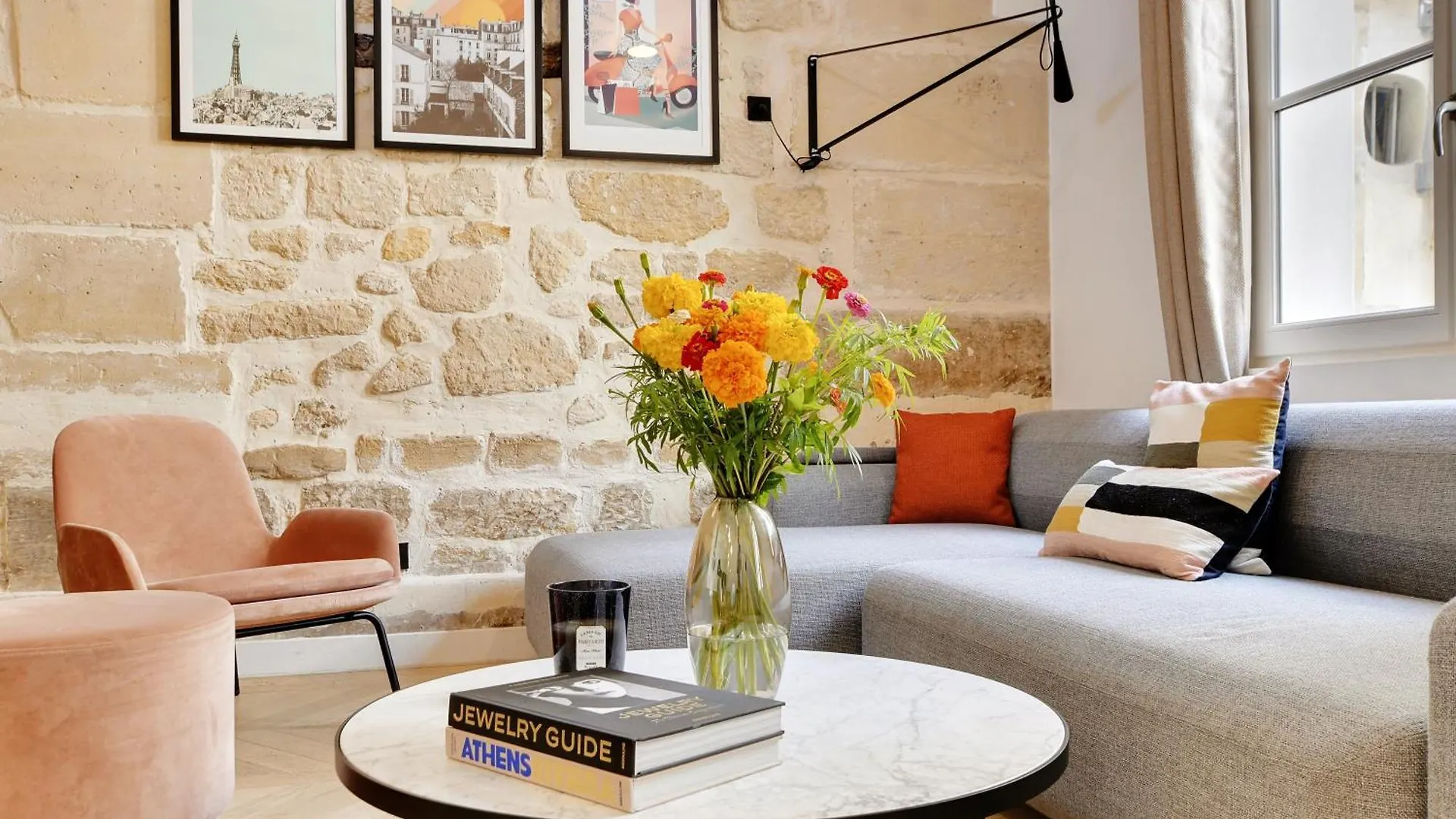 Sereners Apartments In Place Des Vosges - Rue De Birague Paris France