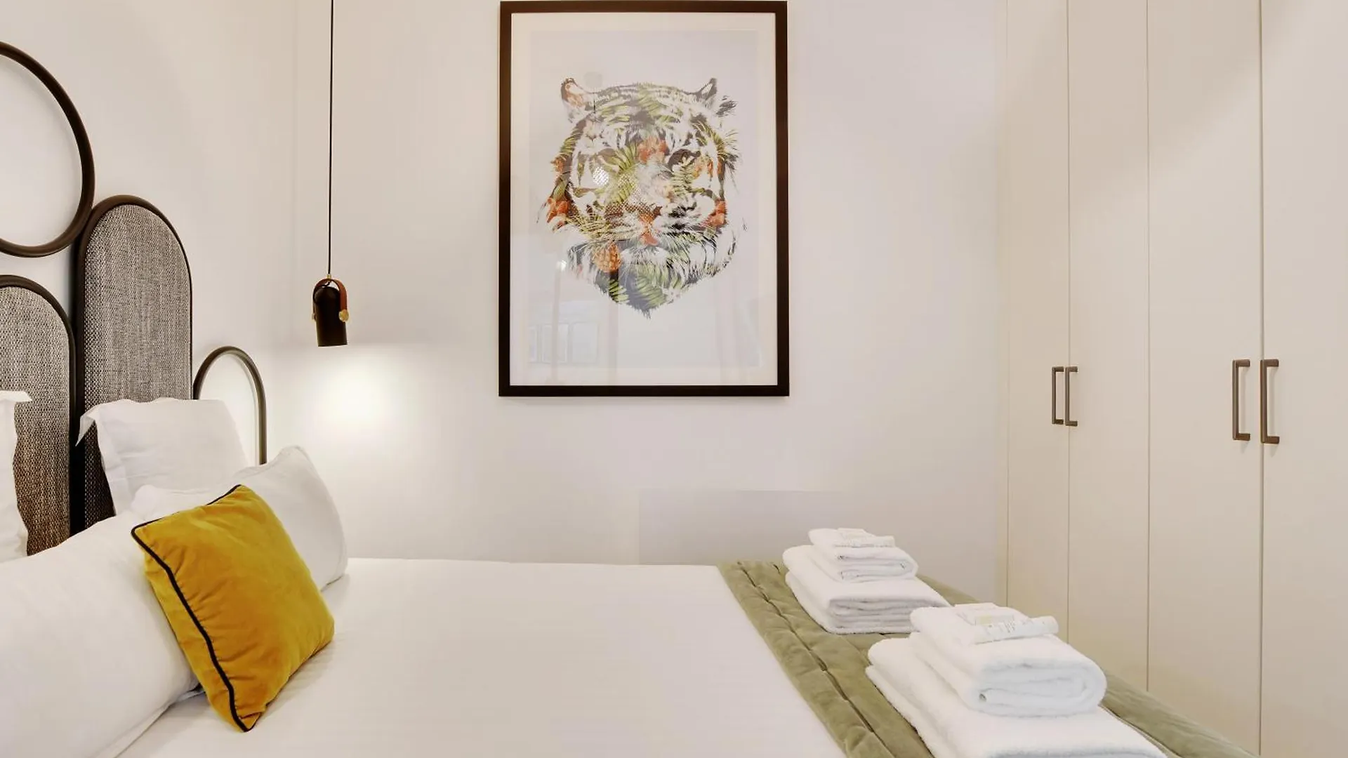 Sereners Apartments In Place Des Vosges - Rue De Birague Paris France