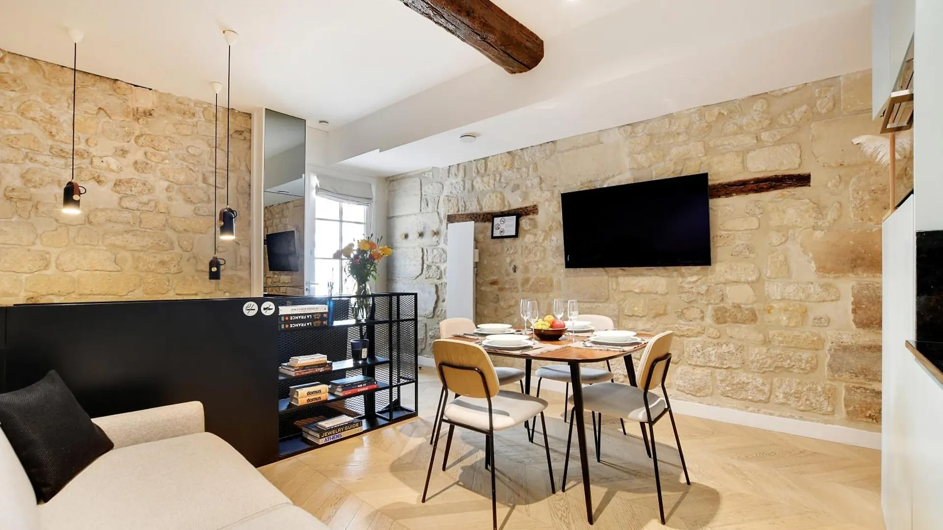 Sereners Apartments In Place Des Vosges - Rue De Birague Paris France