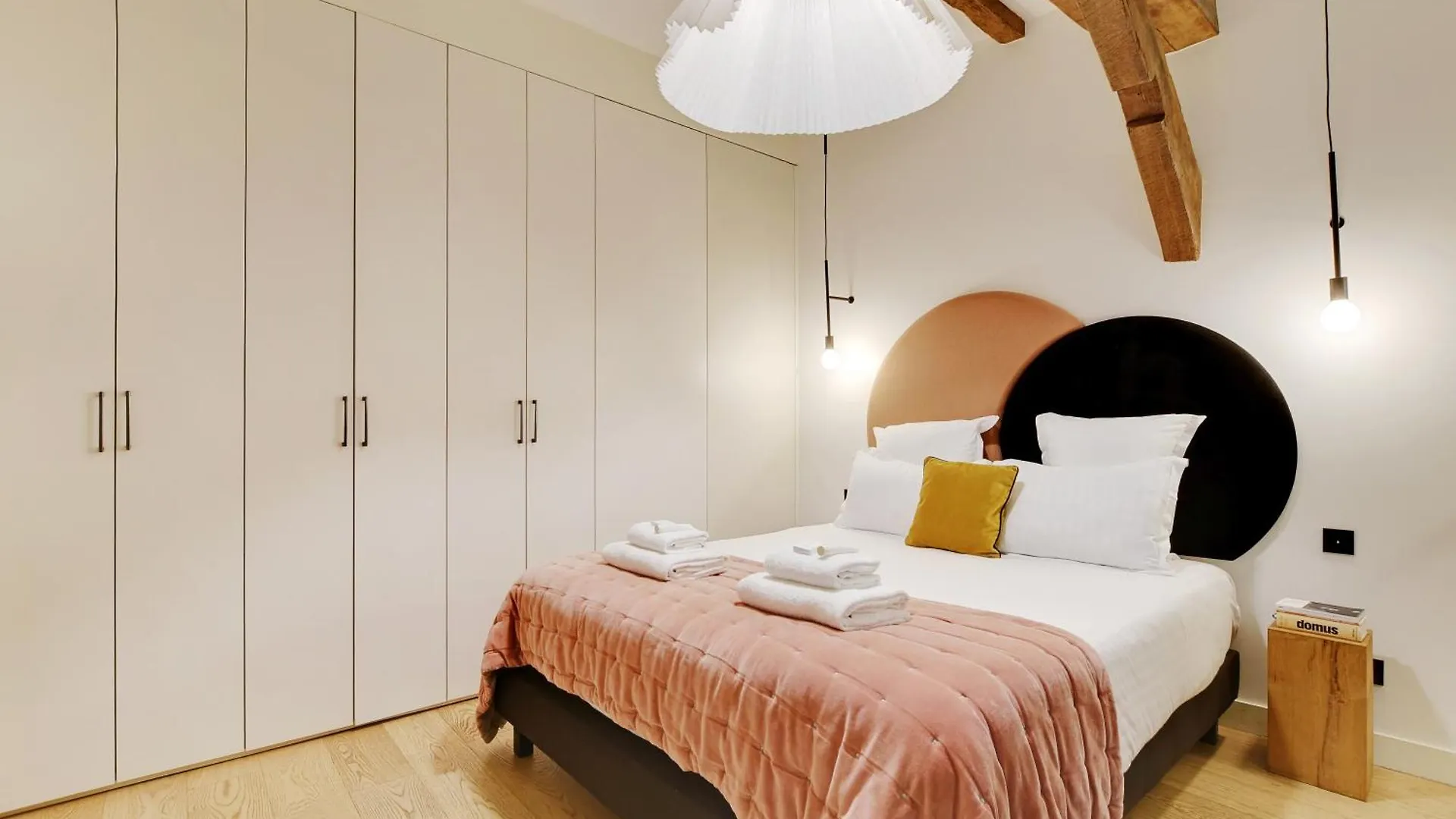 Sereners Apartments In Place Des Vosges - Rue De Birague Париж Франция